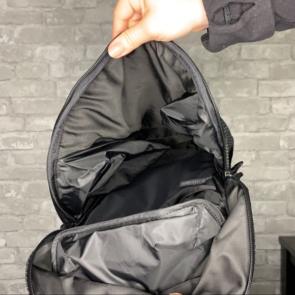 Lululemon More Miles Active Backpack NWT Black - Picture 6 of 16